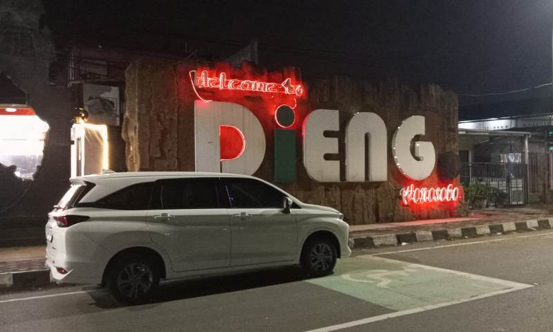 Car hire in Java with English-speaking driver