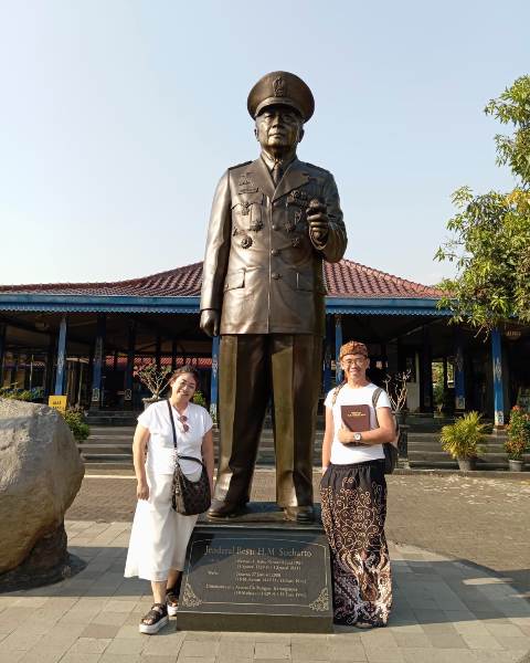 pivate car charter with driver in yogyakarta