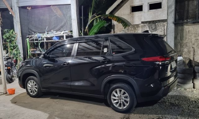 rent a car innova zenix in yogyakarta with driver